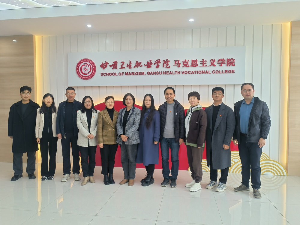 1697698485526872767.jpg 合影_调整大小.jpg